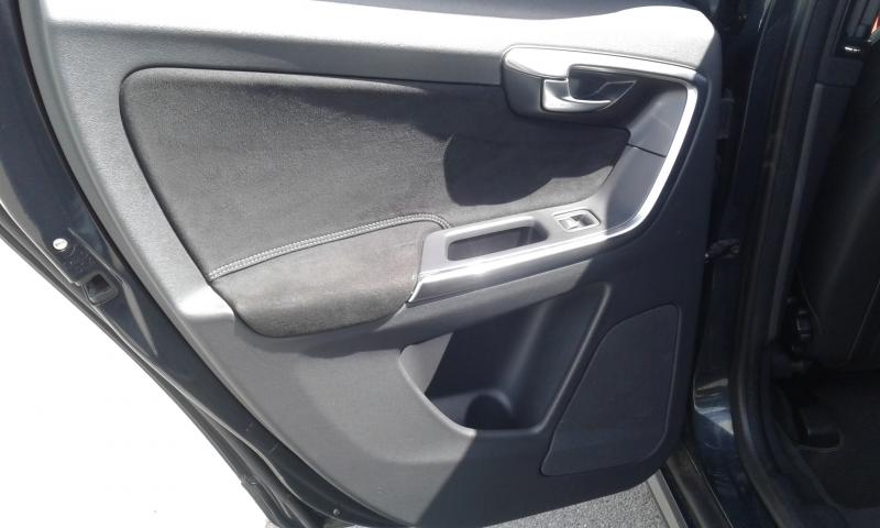 VOLVO XC60 R-DESIGN