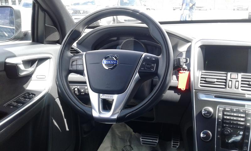 VOLVO XC60 R-DESIGN