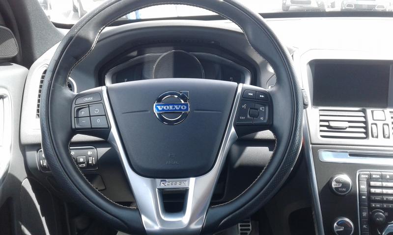 VOLVO XC60 R-DESIGN