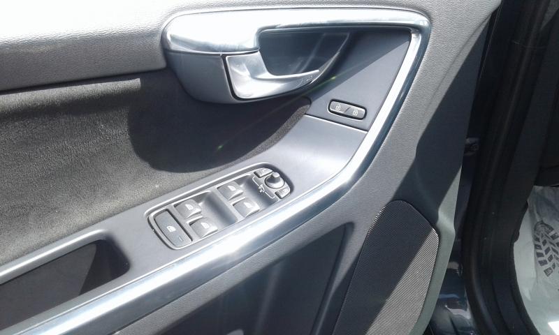 VOLVO XC60 R-DESIGN