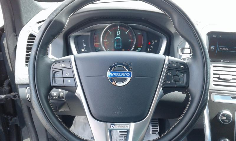 VOLVO XC60 R-DESIGN