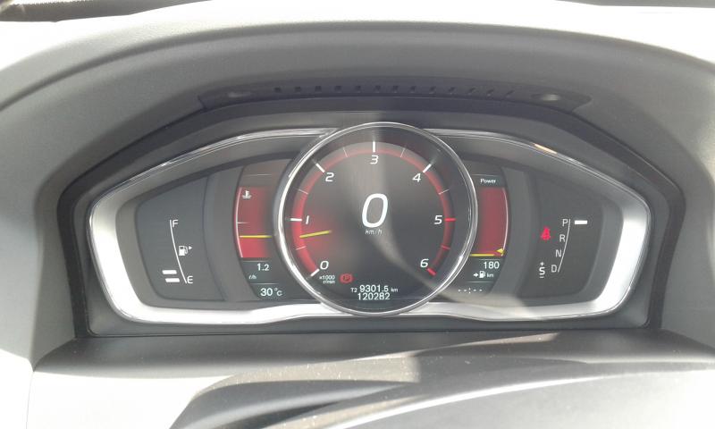 VOLVO XC60 R-DESIGN