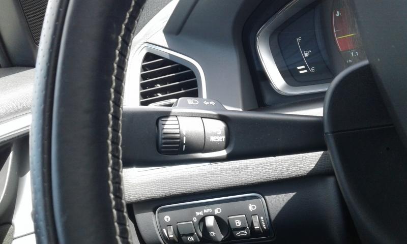 VOLVO XC60 R-DESIGN