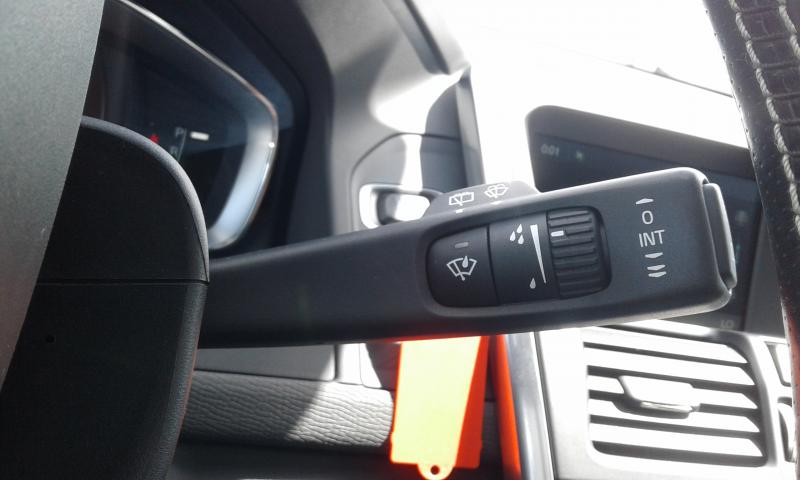VOLVO XC60 R-DESIGN