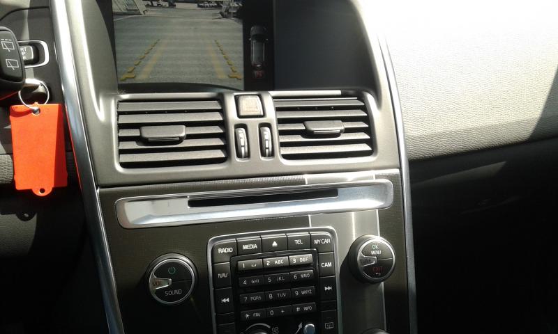 VOLVO XC60 R-DESIGN