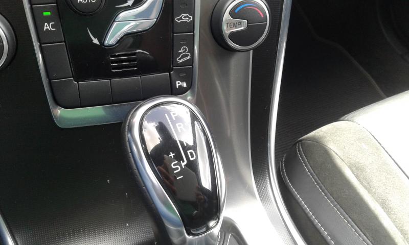 VOLVO XC60 R-DESIGN