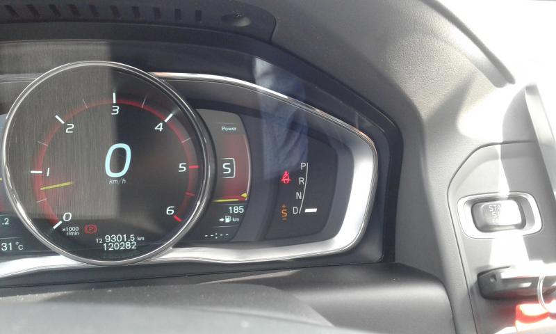 VOLVO XC60 R-DESIGN