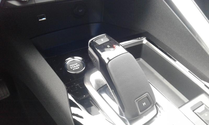 PEUGEOT 3008 1.2 PURETCH 130CV EAT8