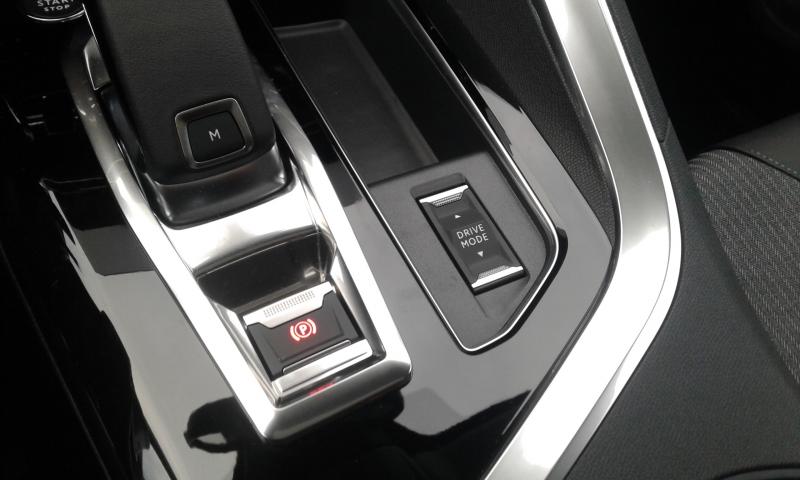 PEUGEOT 3008 1.2 PURETCH 130CV EAT8